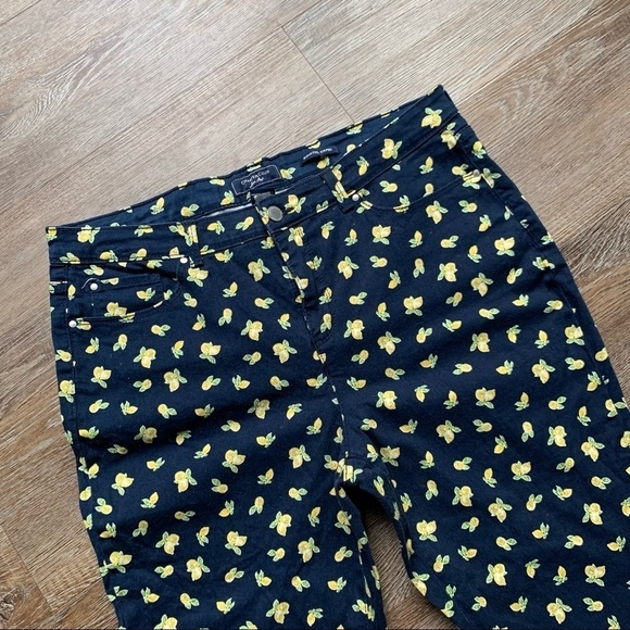 Charter Club When Life Gives you Lemons Printed Capri Crop Jeans 12 - Picture 3 of 6